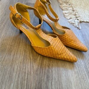 Ashro Women's Woven Tan Heels